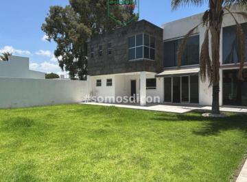 Casa · 550m² · 3 Recámaras · 4 Estacionamientos · Casa en Venta El Campanario