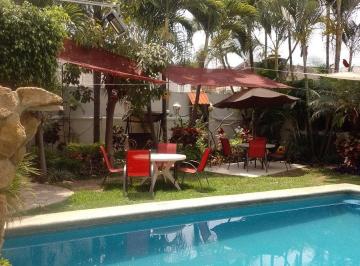 Quinta de 12 habitaciones, Cuernavaca · Quinta con 12 Recámaras en Venta, 1317 m² Superficie de Terreno en Chipitlan