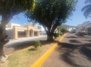 Casa · 500m² · 5 Recámaras · 3 Estacionamientos · 5 o 6 Rec 500 m² Construccion, en Exclusivo Privado