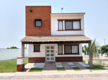 Casa de 3 habitaciones, El Marqués · Casa en Renta Amueblada en Ciudad Maderas