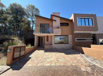 Casa · 175m² · 3 Recámaras · 2 Estacionamientos · Casa en El Pinar Altozano en Renta