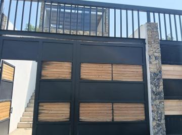 Casa de 2 habitaciones, Valle de Bravo · Casa Amueblada en Renta en Circuito Avándaro