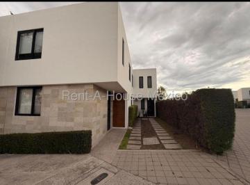 Casa en Renta de 4 habitaciones Residencial El Refugio · Renta | Casa en El Refugio, Querétaro | 4 Recámaras | Alberca | Recámara en Planta Baja |sala de Tv