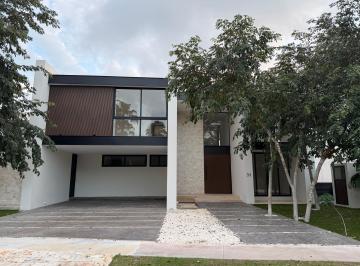 Casa en condominio de 5 habitaciones, Mérida · Residencia en Privada con Amenidades en Yucatan Country Club en Merida, Yucatan