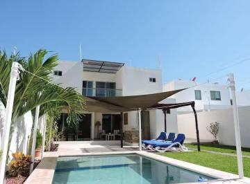 Casa · 205m² · 3 Recámaras · 5 Estacionamientos · Casa en Venta en Temozón Norte de 3 Recámaras.