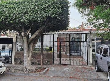 Casa de 3 habitaciones, Guadalajara · Casa en Chapultepec Country, a Espaldas del Hospital Country 2000