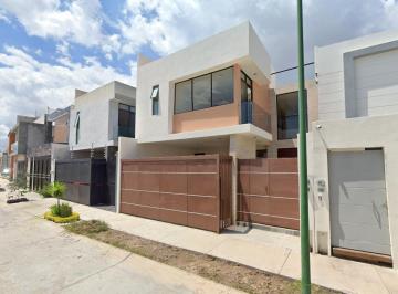 Casa de 4 habitaciones, San Luis Potosí · Casa en Remate Bancario en Villa Magna, Espacios Amplios y Excelente Ubicación
