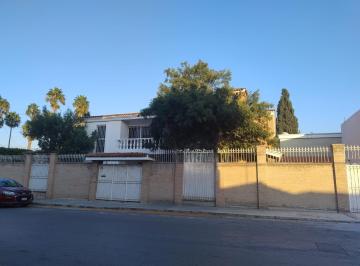 Casa · 4 Recámaras · 4 Estacionamientos · Residencia en Renta Para Negocio o Familia Zona Provilegiada