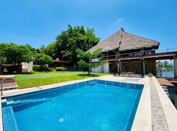 Casa · 1005m² · 8 Recámaras · 10 Estacionamientos · Casa con Alberca en Tequesquitengo con Acceso Al Lago