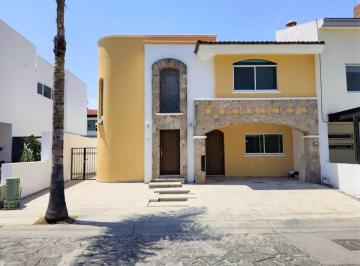 Casa de 3 habitaciones, Zapopan · Se Renta Casa en Jardin Real Dentro de Coto