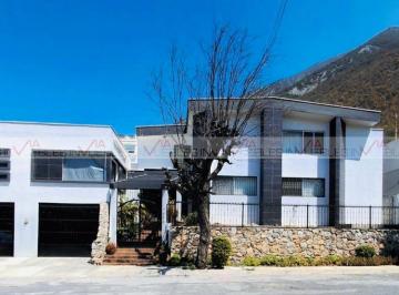 Casa · 532m² · 4 Recámaras · 2 Estacionamientos · Casa en Venta en Contry La Silla