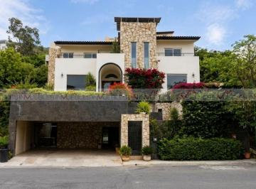 Casa · 645m² · 3 Recámaras · 4 Estacionamientos · Casa en Venta en Sierra Alta