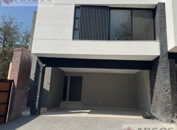Casa · 293m² · 3 Recámaras · 2 Estacionamientos · Casa en Venta en Brisas del Vergel