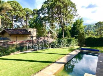 Casa de 4 habitaciones, Valle de Bravo · Casa en Venta en Avandaro, Cerca del Club de Golf
