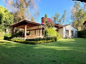 Casa de 3 habitaciones, Valle de Bravo · Casa en Venta en Club de Golf Avandaro