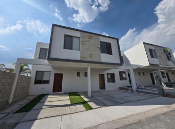 Casa de 3 habitaciones, Querétaro · Vendo Casas a Estrenar en Ciudad del Sol Privad de Solo 111 Casas 3 Recamaras 3 Baños 2 Autos