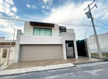 Casa de 3 habitaciones, Saltillo · Casa en Renta con Alberca en Valle Real