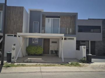 Casa · 140m² · 3 Recámaras · 2 Estacionamientos · Casa en Venta en Mayorazgo Corralejo