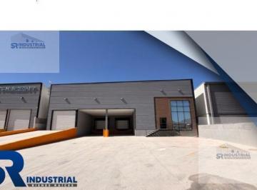 Bodega comercial · 650m² · 5 Estacionamientos · Bodega Comercial en Renta en Saltillo