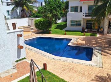 Casa de 3 habitaciones, Benito Juárez · Casa en Venta en Privada de 8 Casas, en Álamos I, Cancún