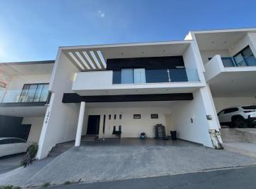 Casa de 3 habitaciones, Monterrey · Casa en Renta en Monterrey
