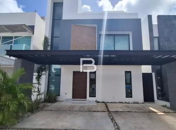 Casa · 160m² · 4 Recámaras · 2 Estacionamientos · Casa en Renta en Cancún de 4 Habitaciones