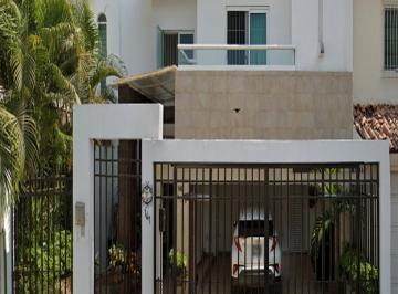 Casa de 4 habitaciones, Puerto Vallarta · Casa con 260 m² Superficie de Terreno, 4 Habitaciones en Venta en Fluvial Vallarta