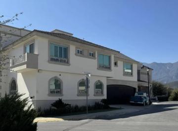 Casa · 577m² · 3 Recámaras · 2 Estacionamientos · Casa - Fraccionamiento Residencial y Club de Golf La Herradura