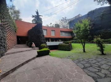Casa · 650m² · 4 Recámaras · 6 Estacionamientos · Venta de Casa Estilo Años 70 con Gran Personalidad