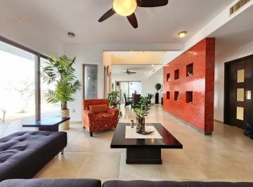 Casa · 594m² · 5 Recámaras · 3 Estacionamientos · Casa 5 Recámaras con Alberca | Playas del Conchal