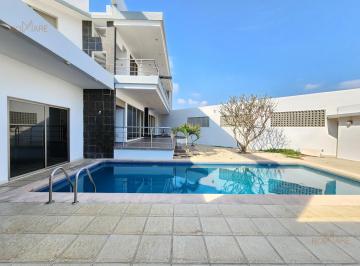 Casa · 594m² · 5 Recámaras · 3 Estacionamientos · Casa 5 Recámaras con Alberca Privada | Playas del Conchal