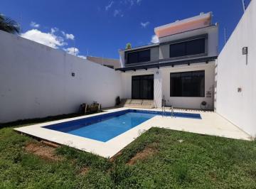 Casa · 270m² · 4 Recámaras · 3 Estacionamientos · Renta Casa de 4 Recamaras con Alberca en Col Miami Cd del Carmen