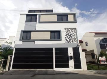 Casa · 400m² · 5 Recámaras · 3 Estacionamientos · Renta Casa de 4 Recamaras con Alberca en Col Miami Ciudad del Carmen