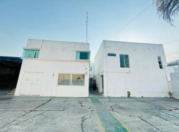 Edificio · 1600m² · Renta de Oficinas con Bodega y Patio Cerca Puerto Ciudad del Carmen