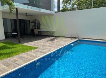 Casa · 400m² · 4 Recámaras · 2 Estacionamientos · Venta Casa con Alberca en Col Miami Ciudad del Carmen