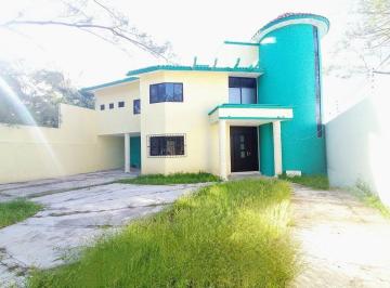 Casa · 300m² · 4 Recámaras · 4 Estacionamientos · Renta Casa de 4 Recámaras Col Playa Norte Ciudad del Carmen
