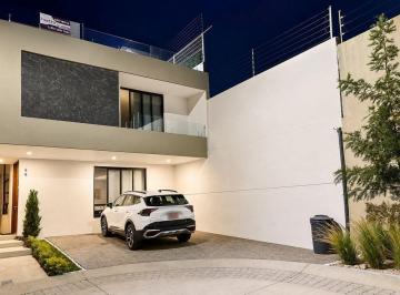 Casa · 256m² · 3 Recámaras · 3 Estacionamientos · Casa en Venta en Capital Norte Coto Reserva