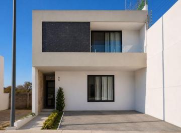Casa · 256m² · 3 Recámaras · 3 Estacionamientos · Casa en Venta en Capital Norte Coto Reserva