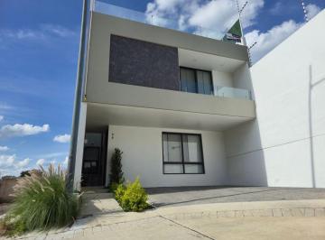 Casa · 256m² · 3 Recámaras · 3 Estacionamientos · Casa en Venta en Capital Norte Coto Reserva