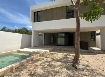 Casa · 444m² · 4 Recámaras · 4 Estacionamientos · Venta de Casa en Residencial Provincia Club de Golf Mérida Yucatán