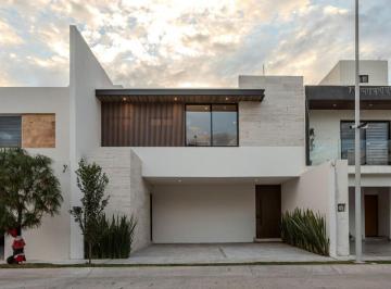 Casa · 245m² · 4 Recámaras · 2 Estacionamientos · A Estrenar y Moderna en San Angel IV