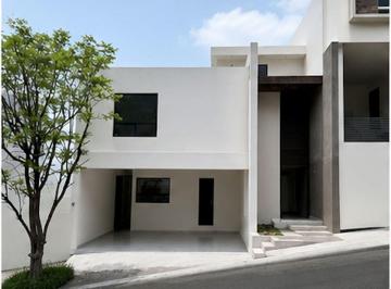 4dbaa36234cf069a426e74635cfc4ca321bfc7f0895e702f9ea0f023ef168bf6 · En Venta Residencia de Tres Niveles en Valle Ponientee