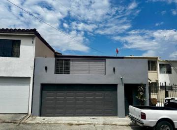 Casa de 4 habitaciones, Tijuana · Casa en Renta en Tijuana Amplia y Segura con Estacionamiento