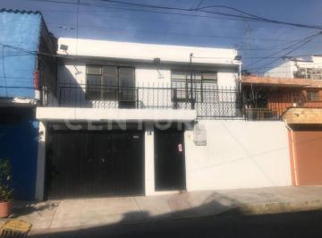 Casa · 162m² · 4 Recámaras · 1 Estacionamiento · Venta de Casa en La Col. Constitución de 1917, Iztapalapa, Cdmx.