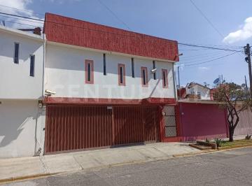 Casa · 169m² · 4 Recámaras · 2 Estacionamientos · Venta de Casa en Puebla, Amalucan, con Recamara en Planta Baja.