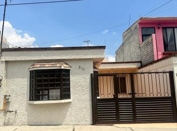 Casa · 100m² · 2 Recámaras · 1 Estacionamiento · Casa en Renta Amueblada en Desarrollo San Pablo, Queretaro