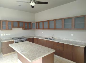 1 · Se Renta Casa en Privada Temozon Norte con Recámara en Planta Baja