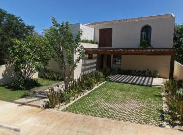 1 · Se Vende Lujosa Casa Nueva en Privada con Vista Al Campo de Golf Mérida Yucatán
