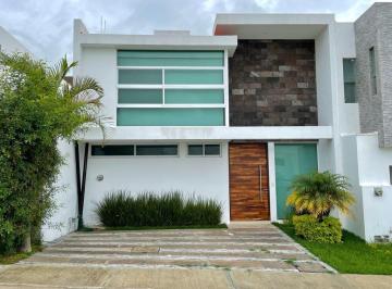 Casa · 161m² · 3 Recámaras · 2 Estacionamientos · Casa en Renta Valle del Imperio Bizantino Zapopan Jal