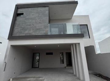 Casa de 4 habitaciones, Santiago · Casa en Venta Alamosur! Precioso Fraccionamiento Lleno de Areas Verdes